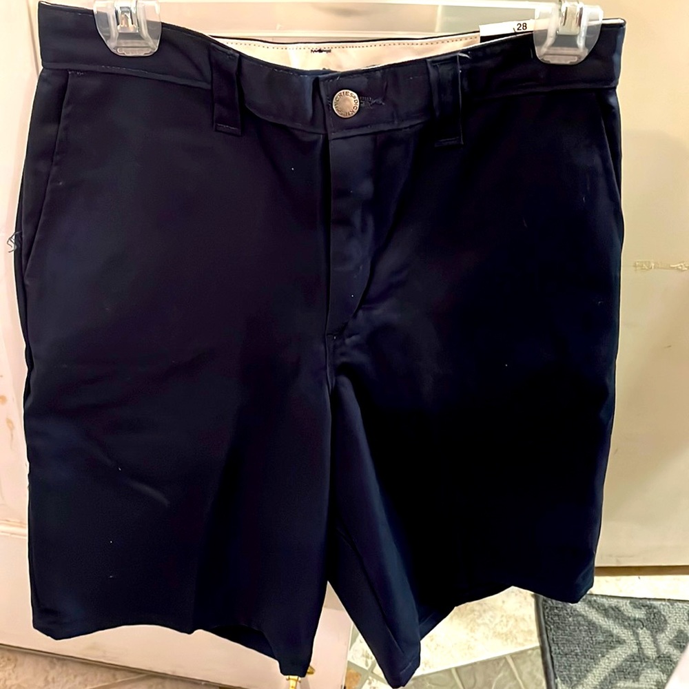 NWT Dickies navy shorts size 28